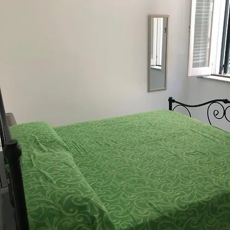 Amelia Apartment